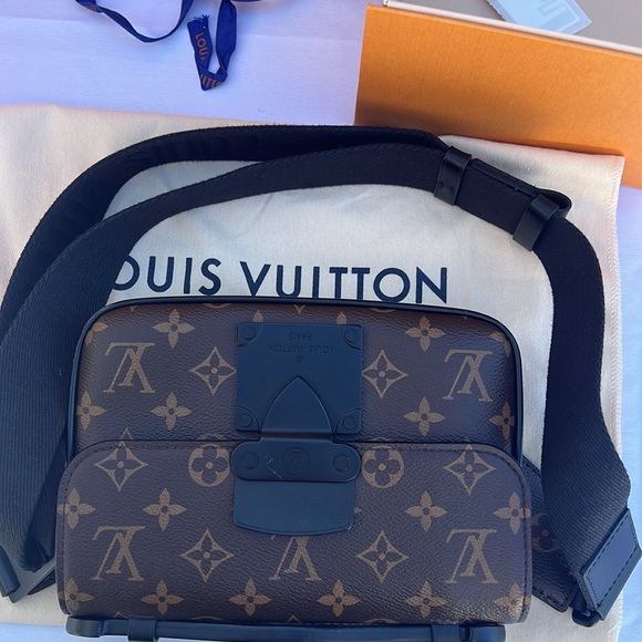 Louis Vuitton men’s cross body bag. S Lock -Sling. Neiman Marcus 2022. - Picture 15 of 16